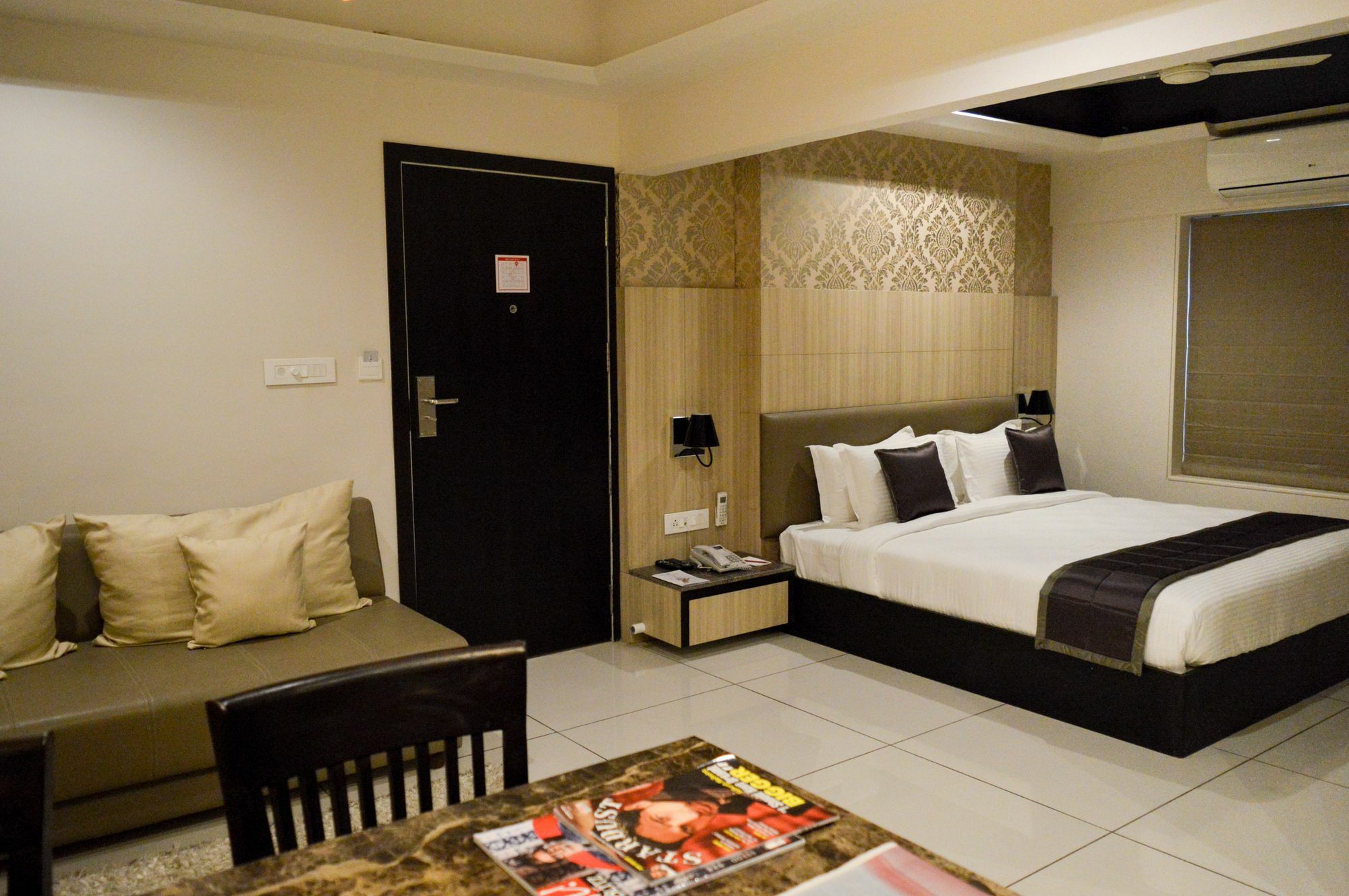 The Baroda Residency Vadodara Exterior photo